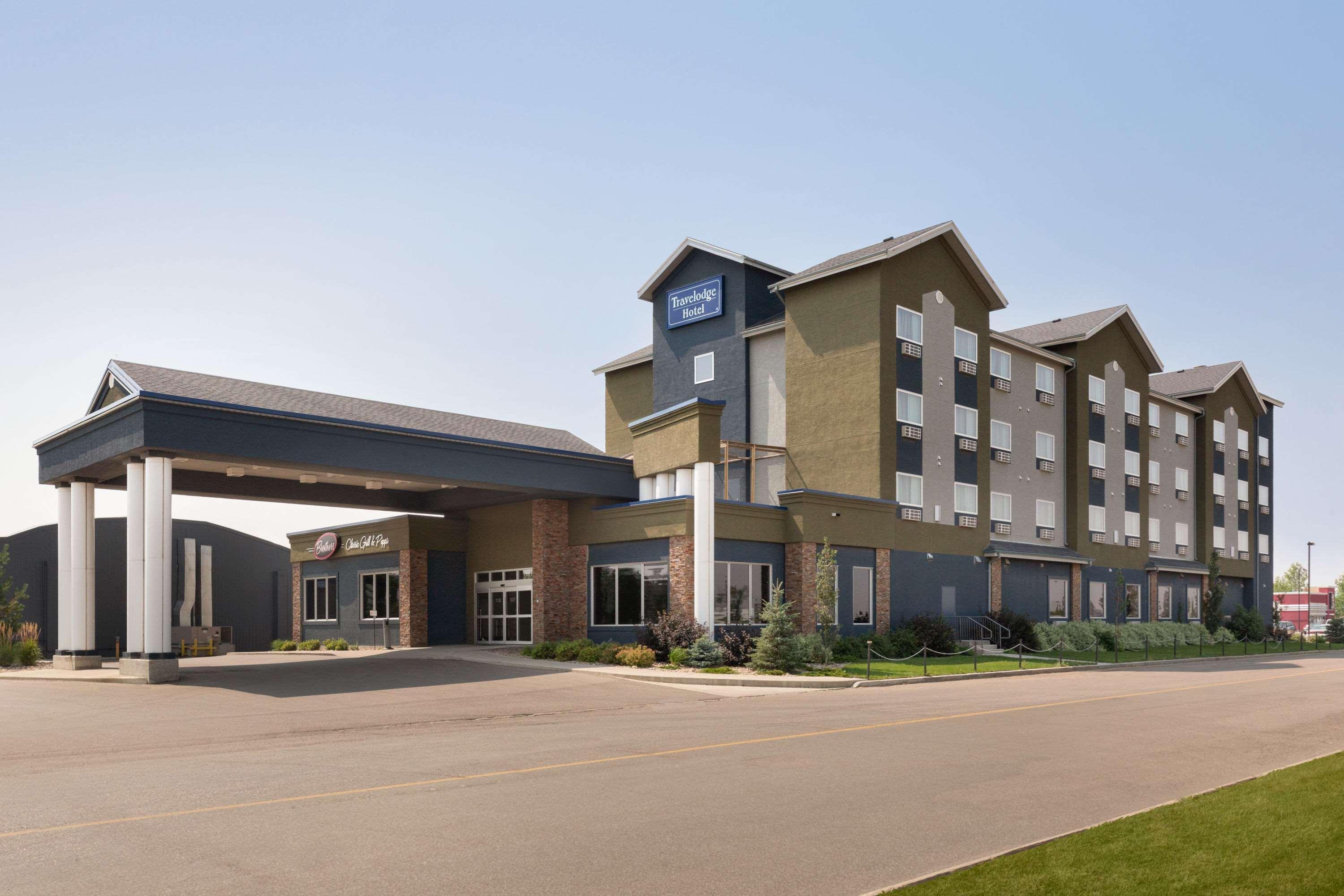 Travelodge Hotel By Wyndham Weyburn Exterior foto