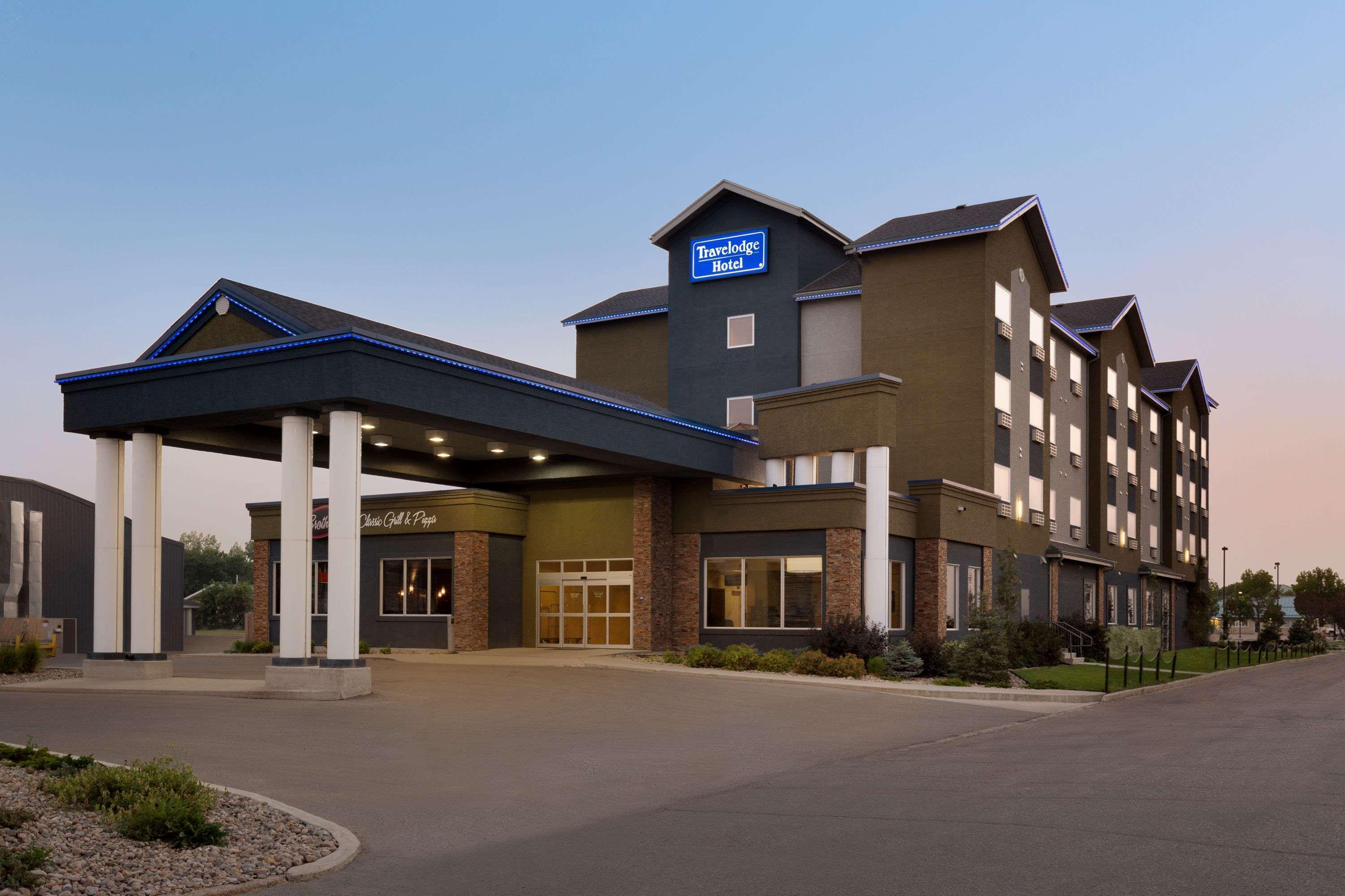 Travelodge Hotel By Wyndham Weyburn Exterior foto
